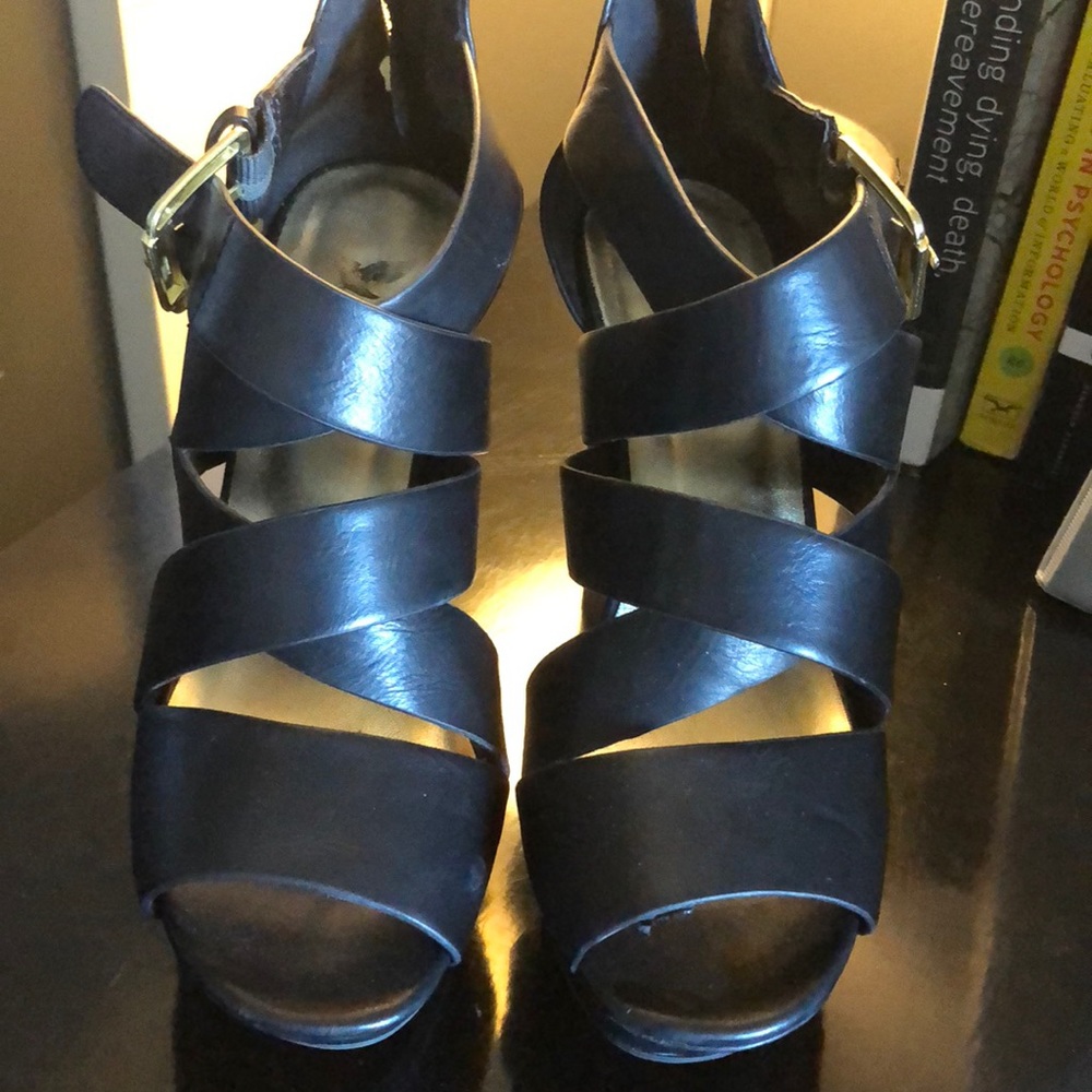 Black wedges